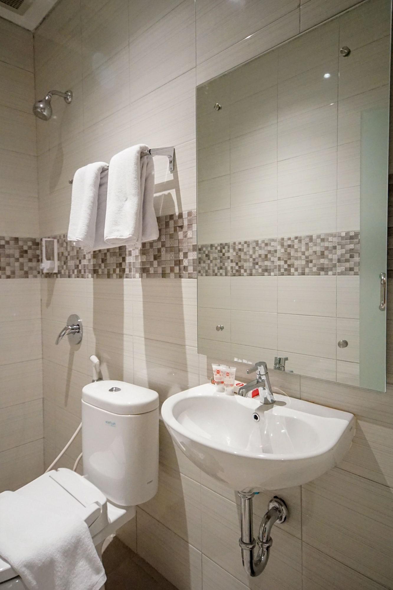 OYO 344 KR Hotel Palembang Exterior foto