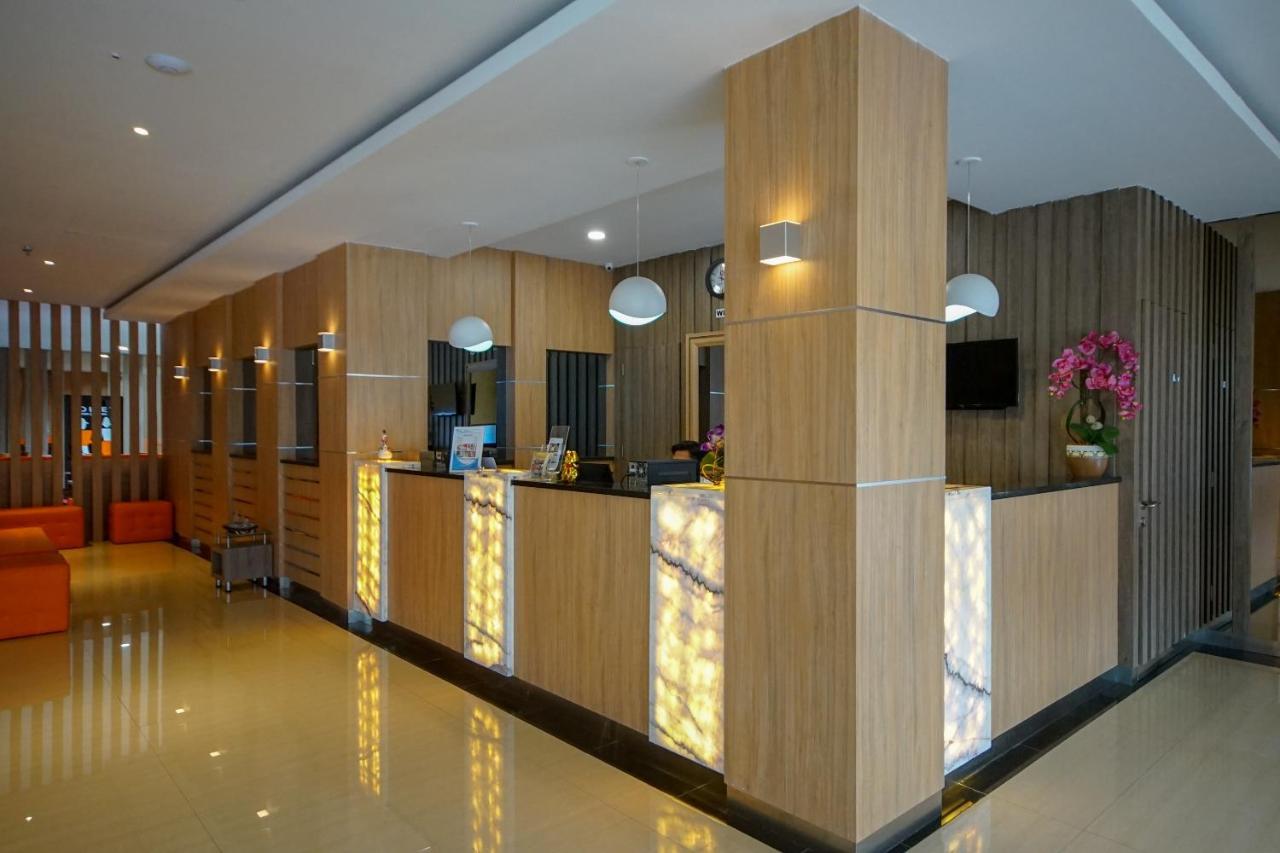 OYO 344 KR Hotel Palembang Exterior foto