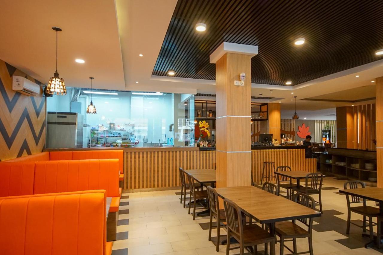 OYO 344 KR Hotel Palembang Exterior foto